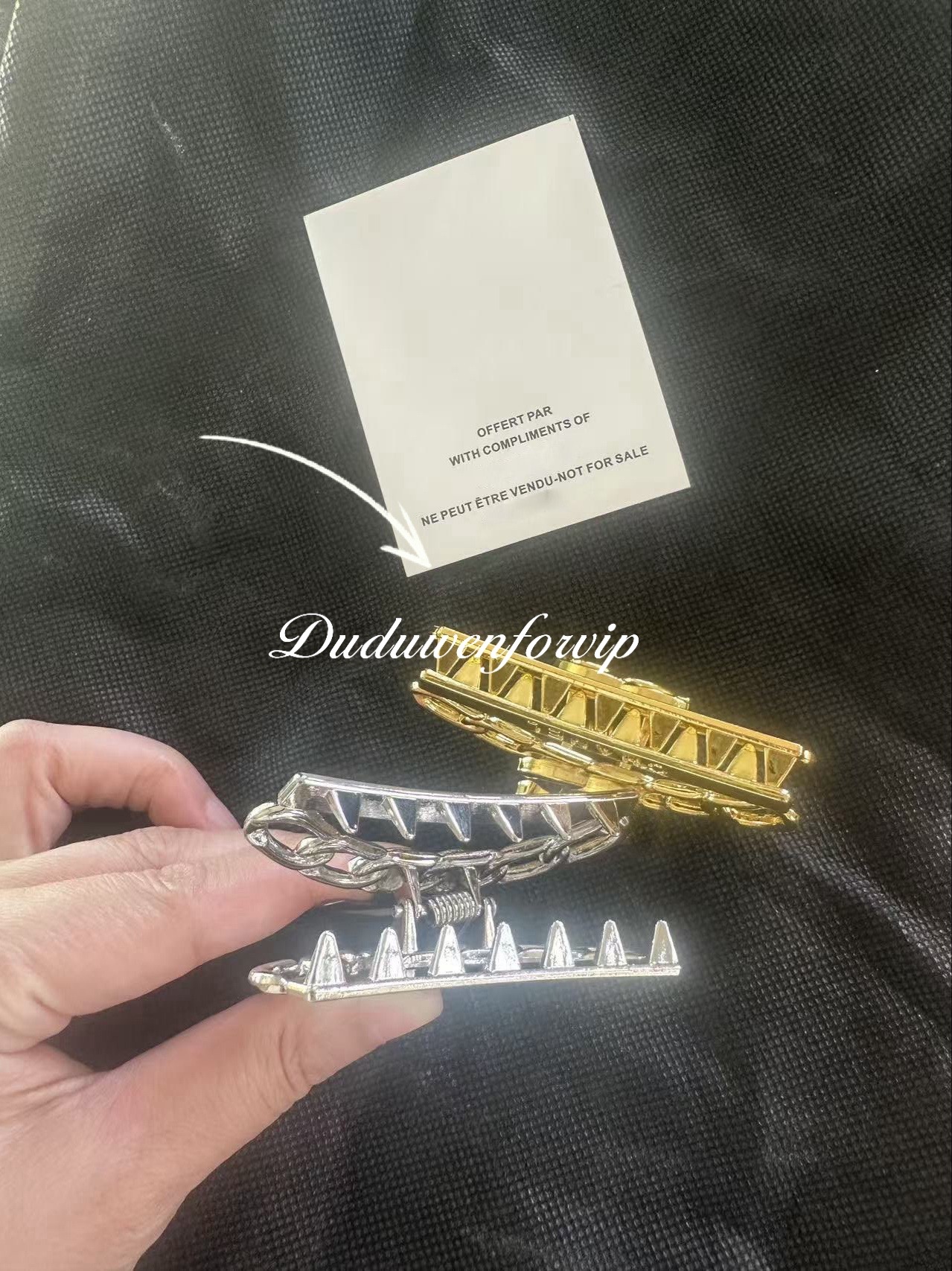 7X3.5X3.5CM Fashion vintage Metal Hair Claw clamps C classic Chain hair Accessories with 2C.vip card Classical letter