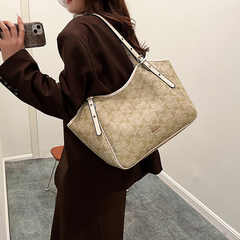 Free shipping designer Shoulder Bags Large capacity womens bag versatile commuting shoulder bag printed fashionable casual bag black white