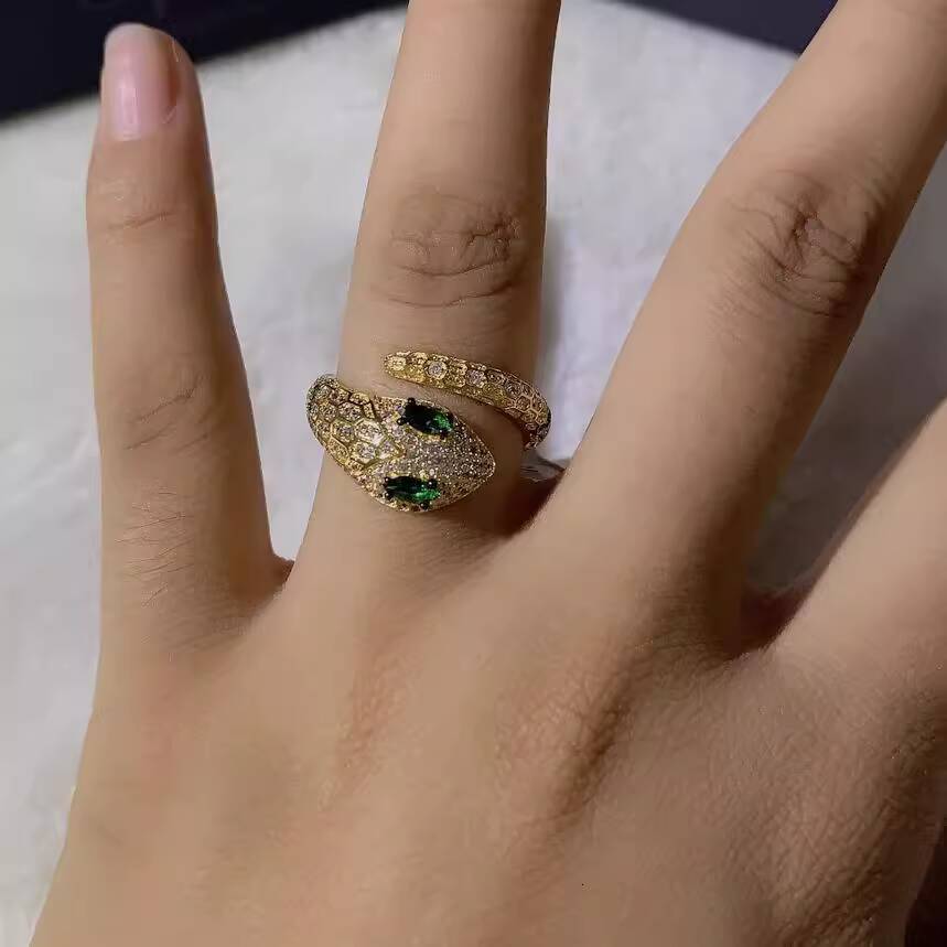 Designer Jewelry European And American S925 Sterling Silver Full Diamond Green Eye Pink Snake Shape High-End Index Finger Ring