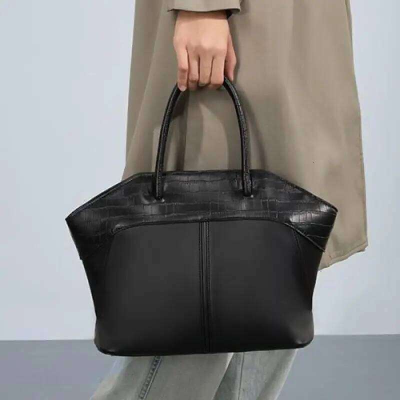 Autumn/Winter 2025 New Premium Wing Handbag For Women High Quality Soft Leather Stylish Simple Leisure Commuter Tote Bag Trendy