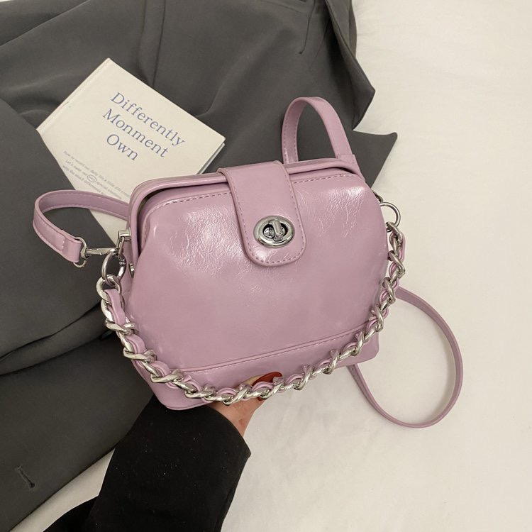 Ms. QiMeiGui's chain small golden ball oil-wax leather small bag, fashionable box bag, single shoulder crossbody bag