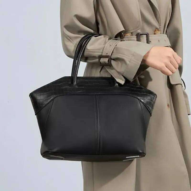 Autumn/Winter 2025 New Premium Wing Handbag For Women High Quality Soft Leather Stylish Simple Leisure Commuter Tote Bag Trendy