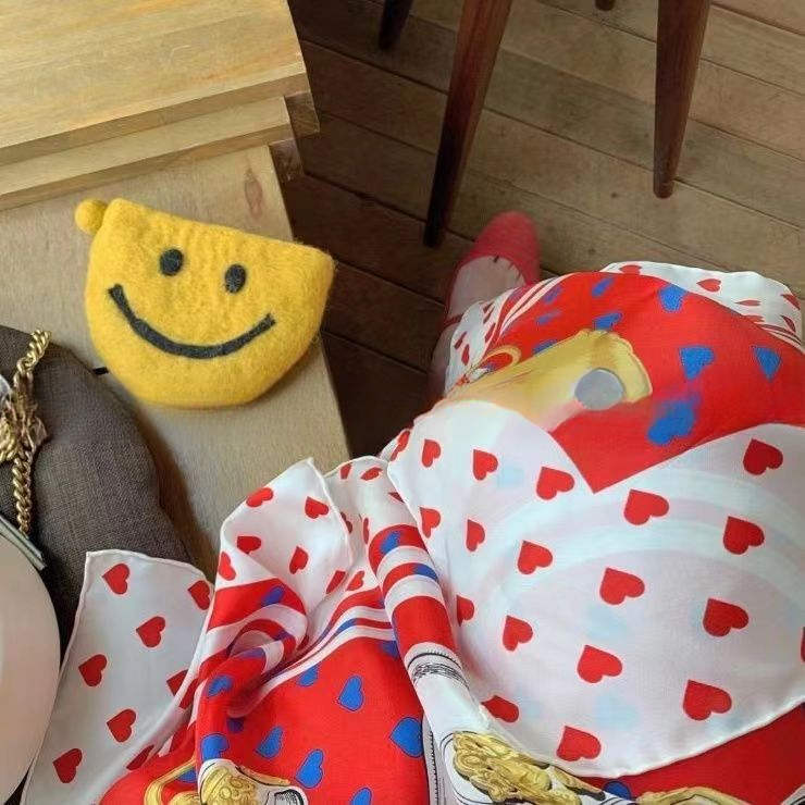 2025 Autumn New Korean Edition Light Luxury mini Wool Felt with a Smiling Face, Small and Exquisite Design, Handmade Cute Key Bag, Designer Wallet