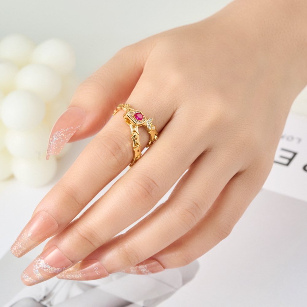 Luxury Brand Designer Jewelry New Snake Bone Joint Buckle Ring Fashionable High-End Rose Red Emerald Adjustable Ring Pendant Dual-Use Jewelry