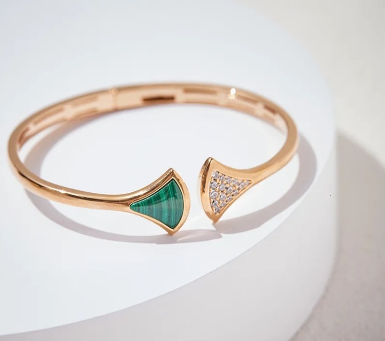 Luxury Brand Designer Jewelry High-Value Natural White Mother-Of-Pearl Malachite Fan-Shaped Bracelet Light Luxury Elegant Fan Bracelet Fashionable OL 