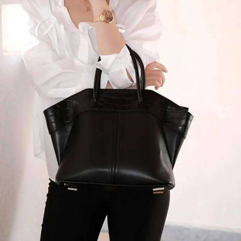 Autumn/Winter 2025 New Premium Wing Handbag For Women High Quality Soft Leather Stylish Simple Leisure Commuter Tote Bag Trendy