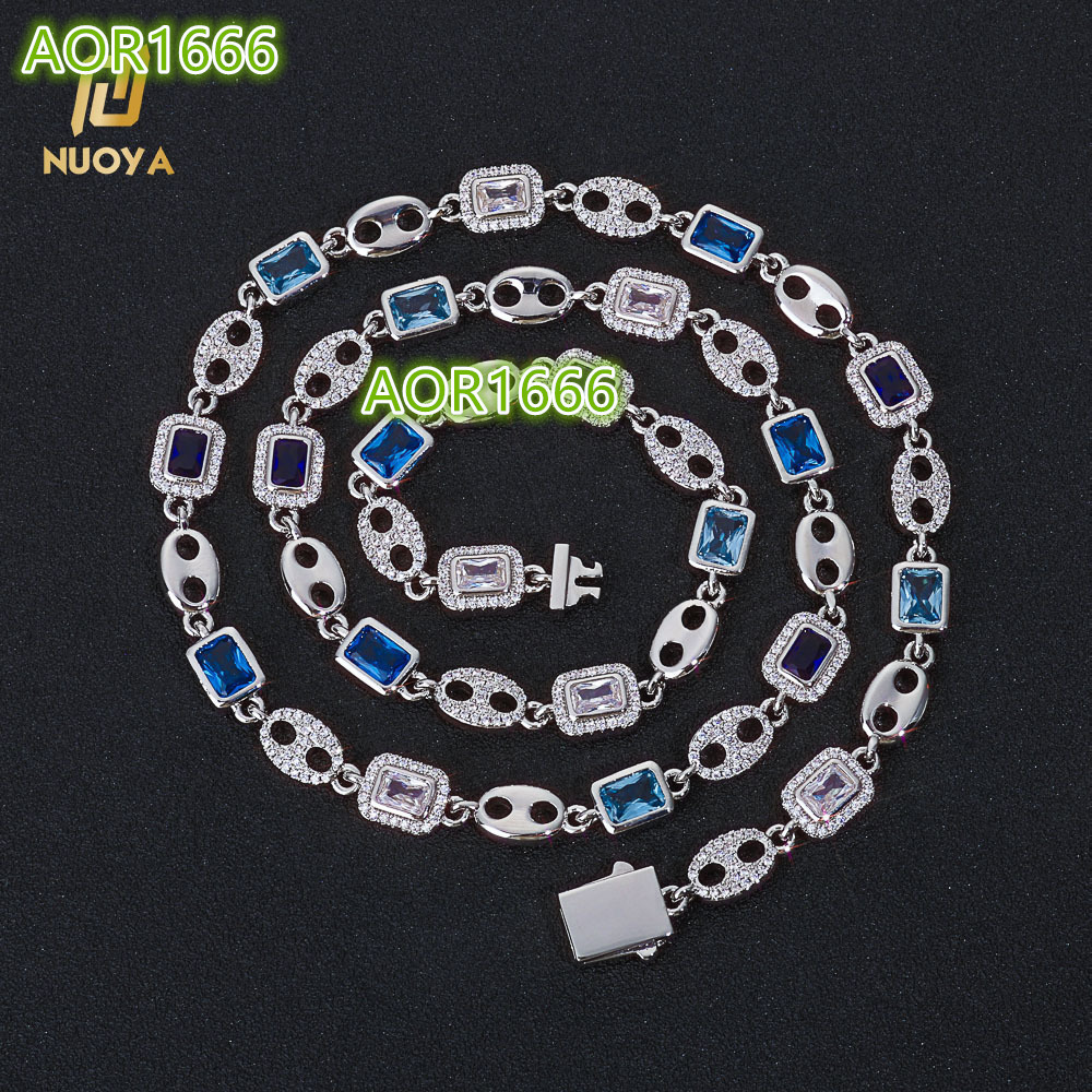 Noraya luxury goods pig nose collar; gold-plated geometric gemstones; blue and white diamonds; exquisite jewelry.