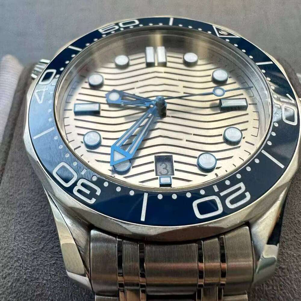 Automatic Mechanical with Sapphire Crystal Face, Made of 904L Stainless Steel, Featuring a High-quality Watch Movement