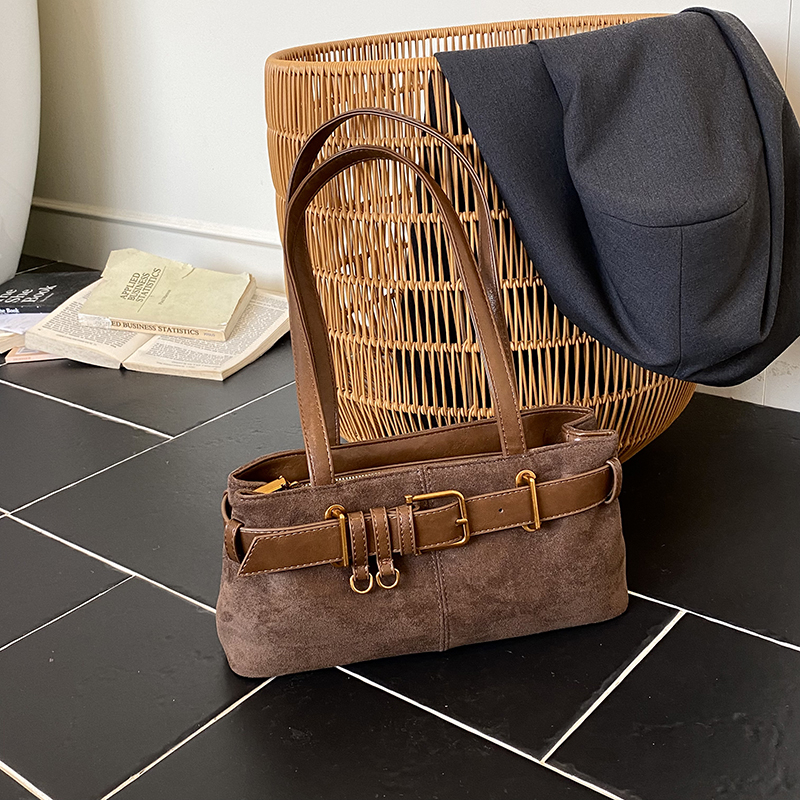 2025 fashionable and casual versatile single shoulder crossbody carrying solid color commuting women's versatile large capacity women's hand