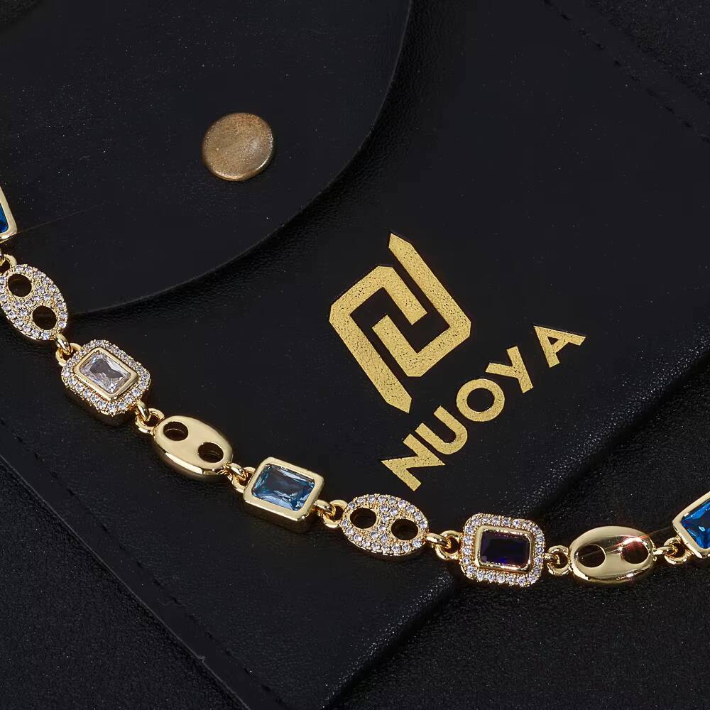 Noraya luxury goods pig nose collar; gold-plated geometric gemstones; blue and white diamonds; exquisite jewelry.
