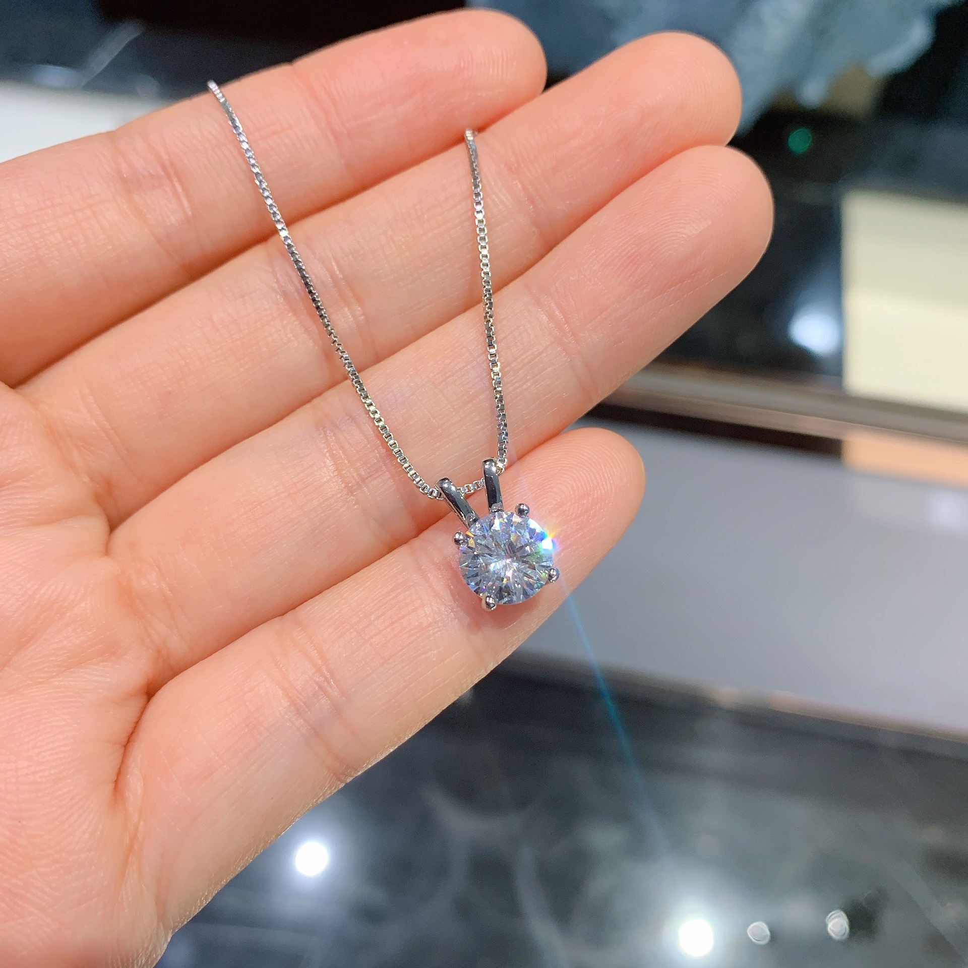 2025 hot-selling European and American popular fashion simulated diamond 8 hearts and 8 arrows 2-carat pendant