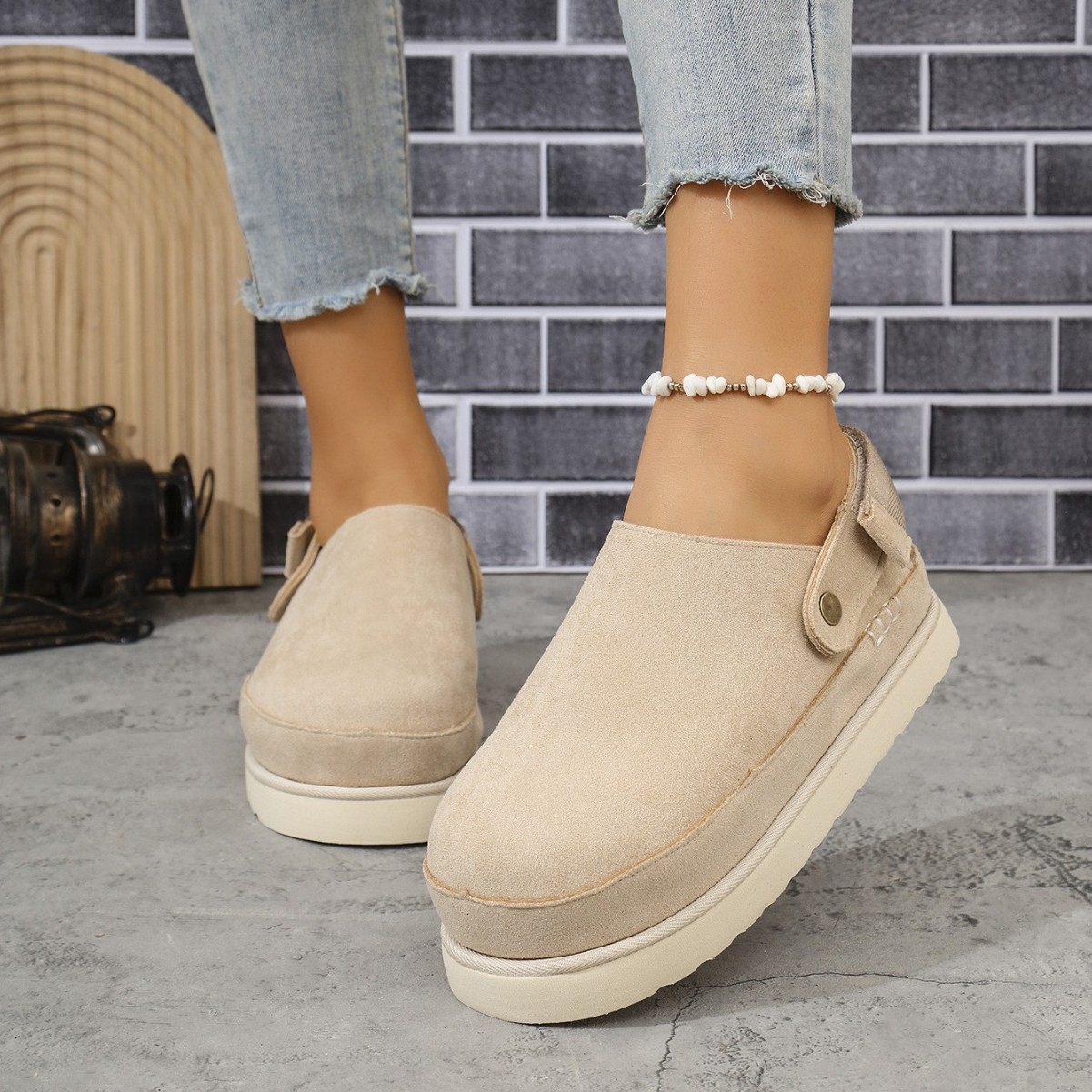 Designer Slippers 25 Autumn Export plus-size Slippers for Women, European and American fashion, Versatile, thick-soled cowhide fleece slippers Free sh
