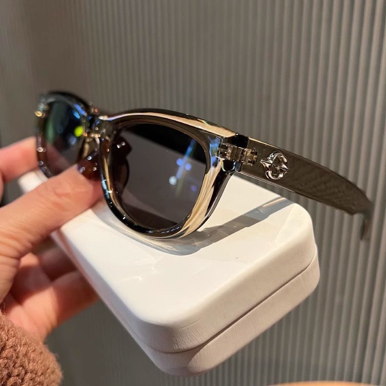 New Arrival Stylish and Versatile Olive Green Cat Eye Sunglasses for Women Slim Face Look Styling Street shooting Sun Protection