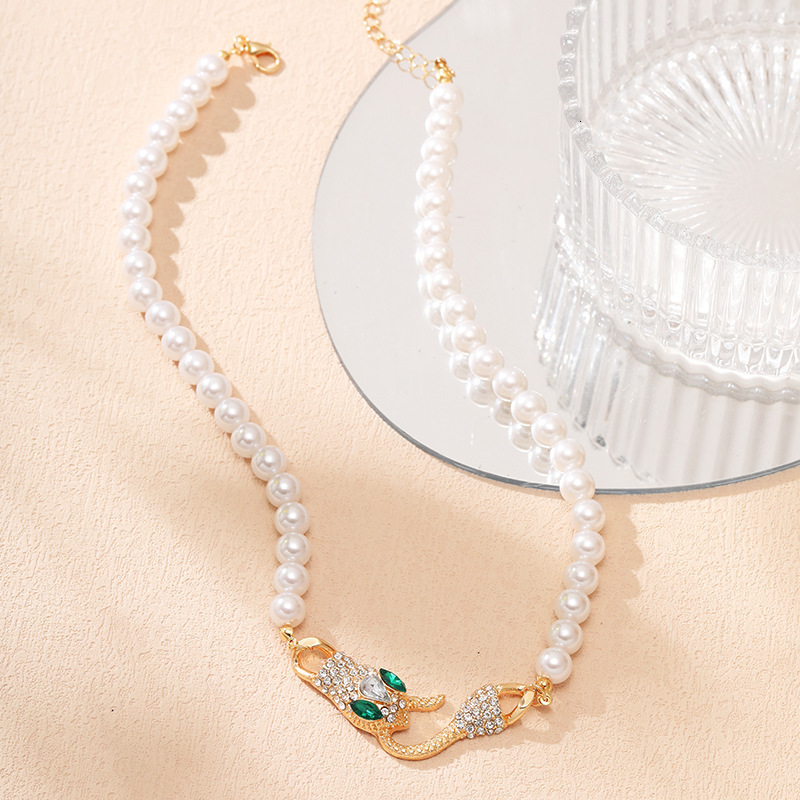 Luxury Brand Designer Jewelry European And American Snake-Shaped Metal Pearl Chain Necklace High-End Design Hip-Hop Minimalist Style Women's Neck