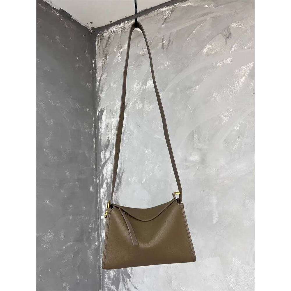 Women Casual Solid Color Cowskin Genuine Leather Large Capacity Single Shoulder Bag Messenger Bags New Female Versatile Handbag