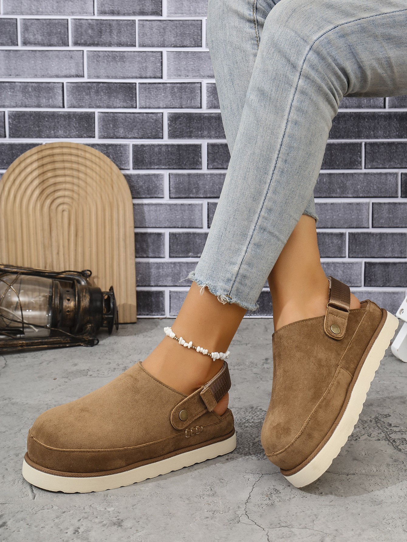 Designer Slippers 25 Autumn New Export plus-size Slippers for Women, European and American fashion, versatile, thick-soled cowhide fleece slippers Fre