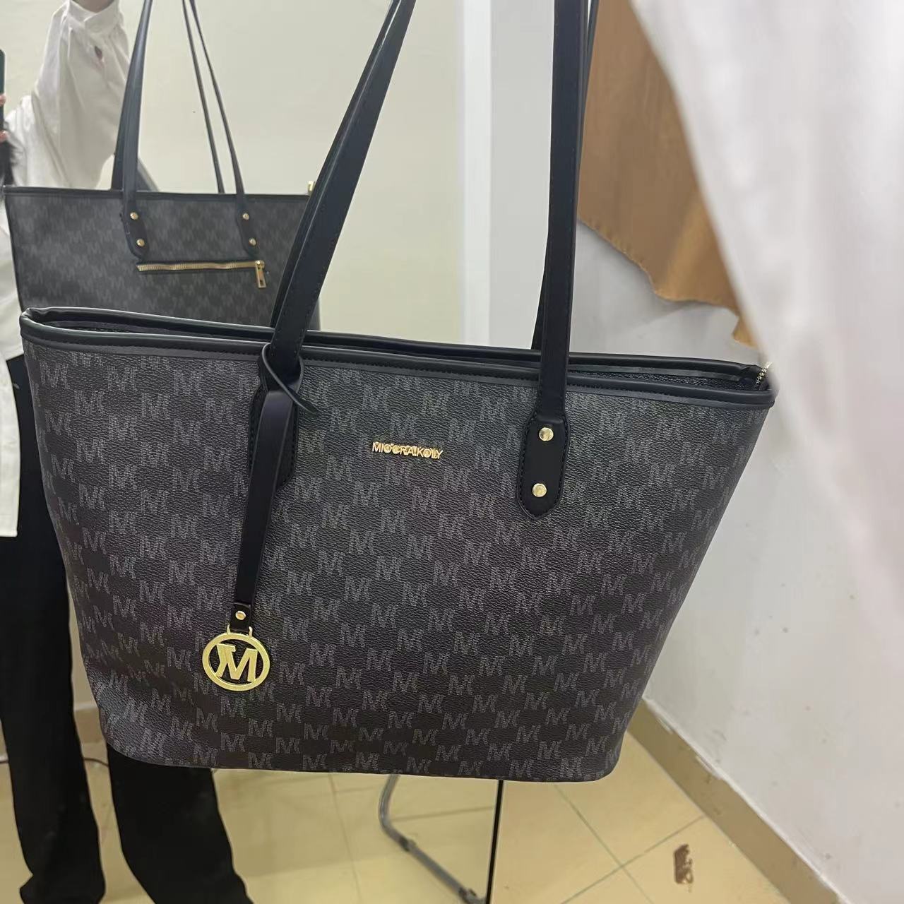 2025 New French Cherry Blossom Tote Bag For Luxury Bagdesigner Free Shipping Women Commuting Niche Ins Handbag Large Capacity Shoulder Bag