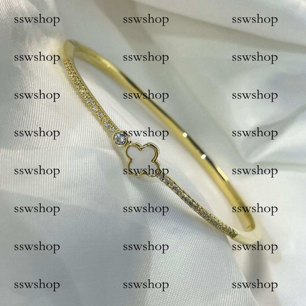 Korean Version Natural Mother-of-Pearl Four-Leaf Clover Fashion Simple Non-Fading Jewelry for Women Light Bracelet