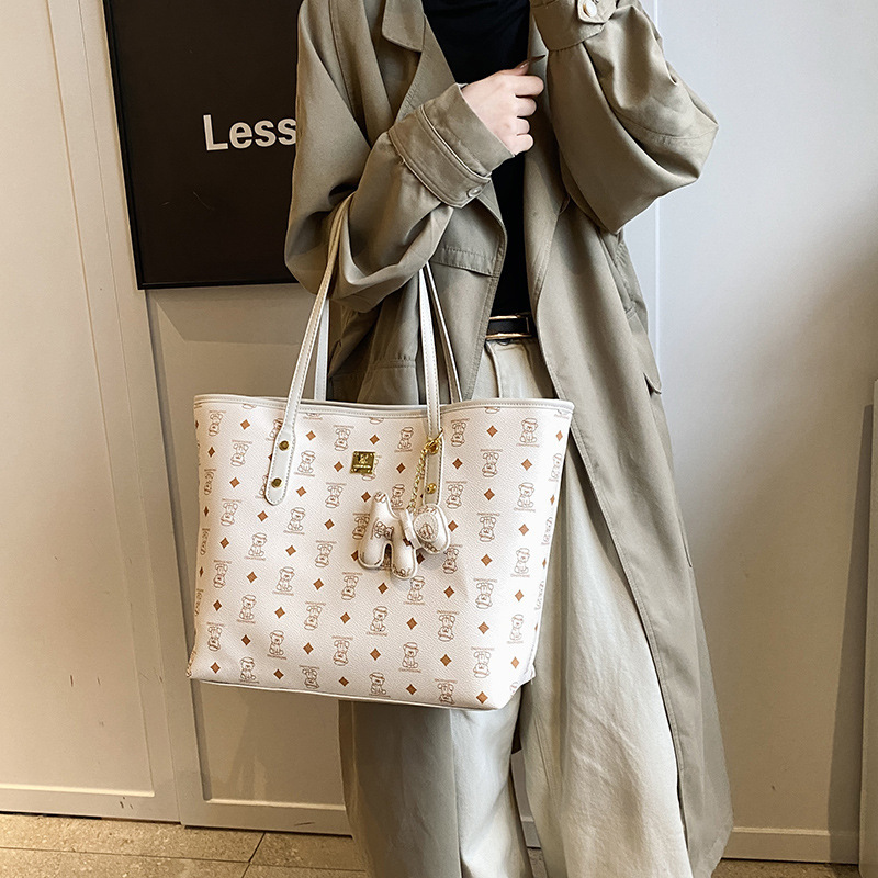 2024 New Fashion Large Capacity Niche Design Tote Bag Stylish Shoulder Bag Retro Trendy Handbag Luxury Bag Designer Free Shipping For Women