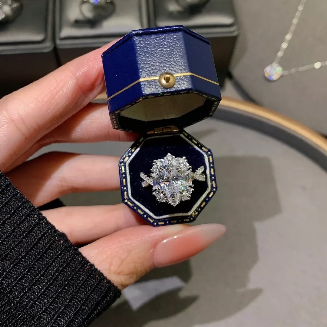 Luxury Brand Designer Jewelry Luxury Design Imitation Moissanite Oval Pigeon Egg 3 Diamond Ring White Gold Cluster Full Diamond Ring For Women