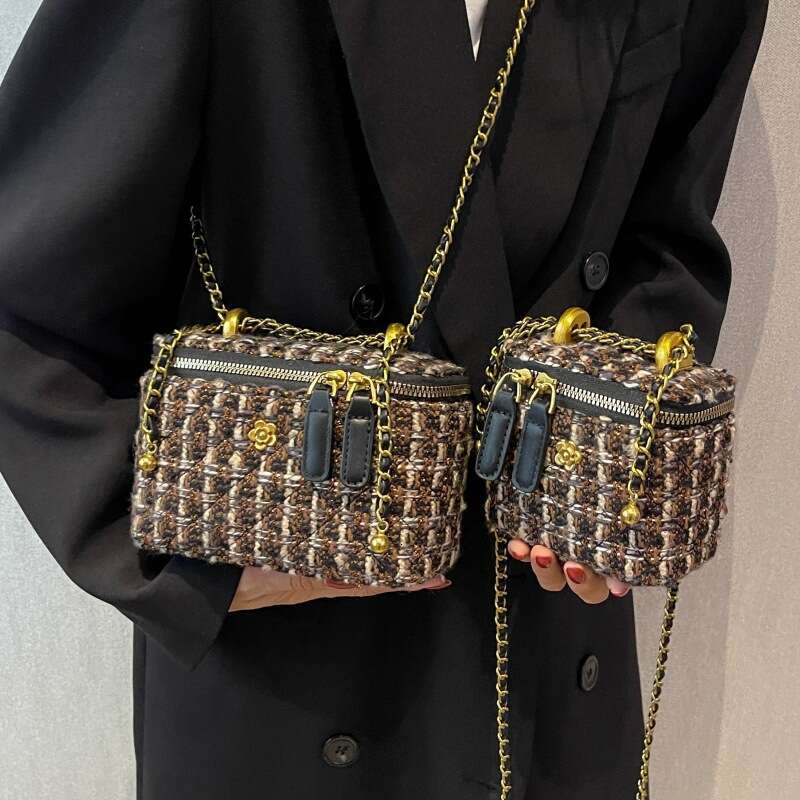 Designer Bag Luxury Bag 2025 New Woolen Stylish Shoulder Bag Small Chain Box Women's Crossbody Fashion Single Shoulder Velvet Trend