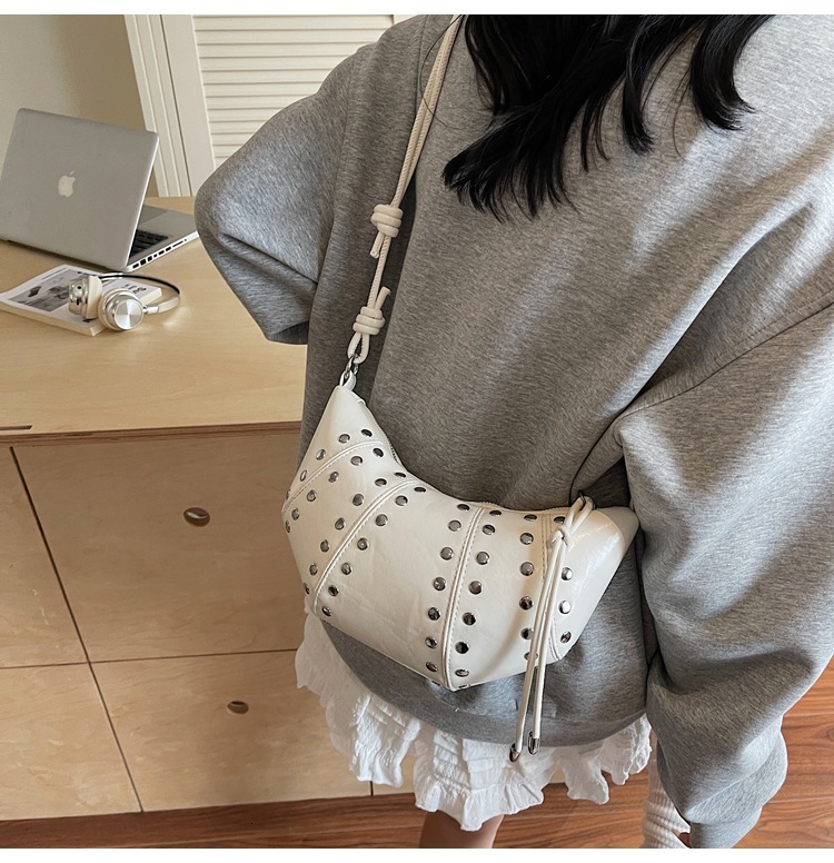 2025 Autumn New Fashion Punk Style Elegant Rivet Bucket Bag European Style American Women's Underarm Bag Designer Shoulder Bag