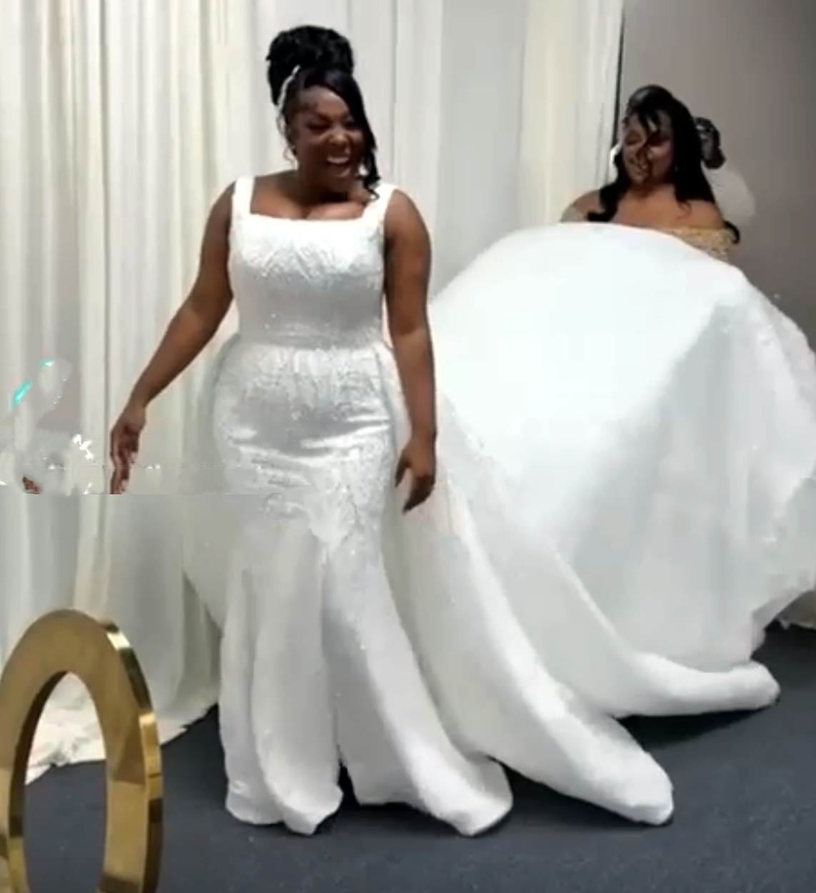 2025 Sequined Beaded Ivory Mermaid Wedding Dresses Detachable Train Vintage Tulle Bridal Gowns Dresses