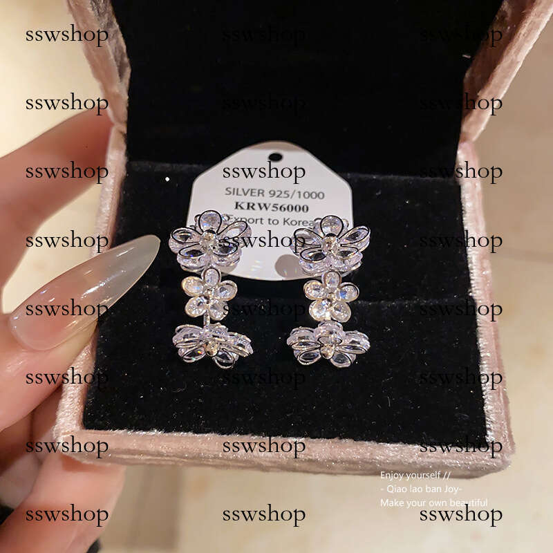 Sier Needle Light Zircon Flower C-shaped Niche Exquisite High-end Commuting Internet Celebrity New Earrings for Women