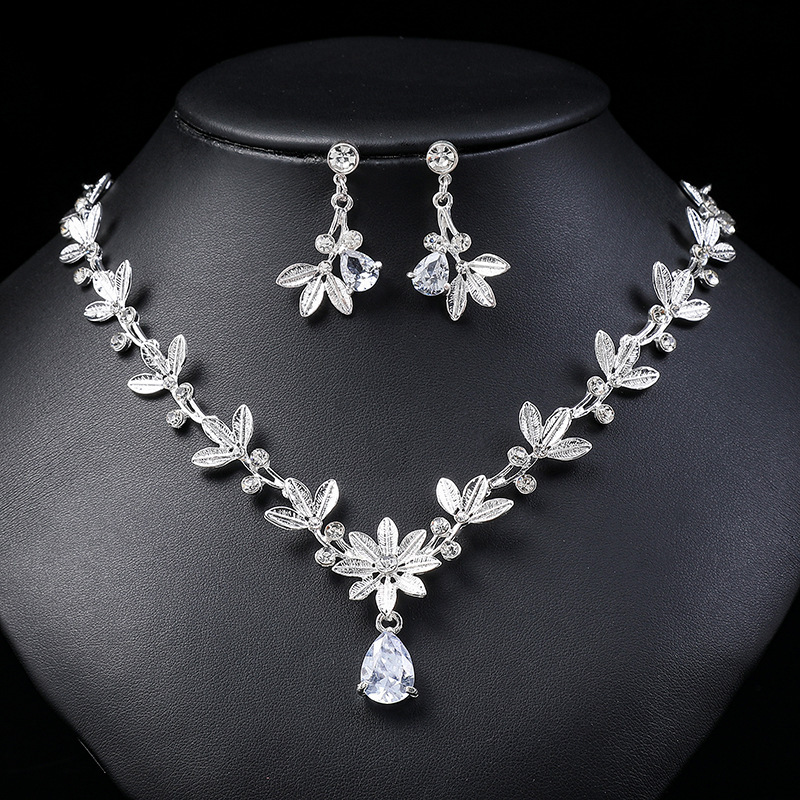 Luxury Brand Designer Jewelry New Style Inlaid Imitation Zircon Korean Style Fresh Necklace Set Collarbone Chain Women's Bridal Evening Dress Acc