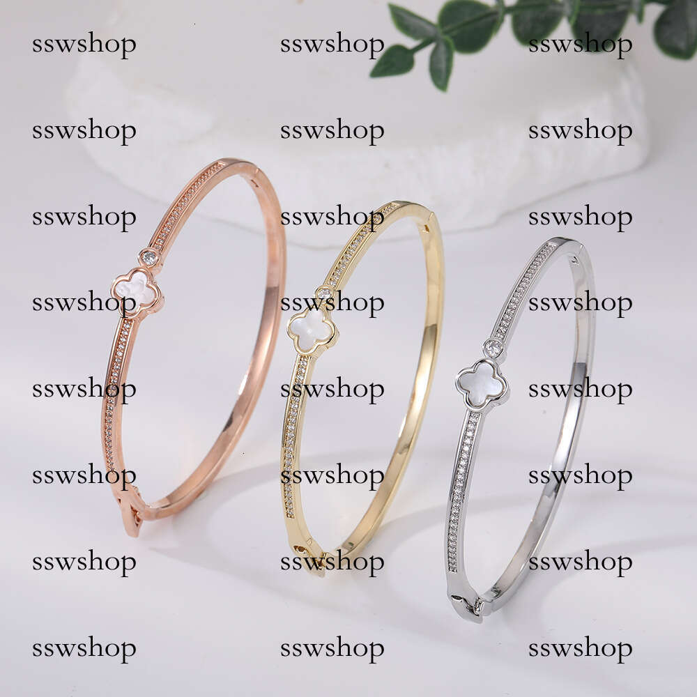 Korean Version Natural Mother-of-Pearl Four-Leaf Clover Fashion Simple Non-Fading Jewelry for Women Light Bracelet