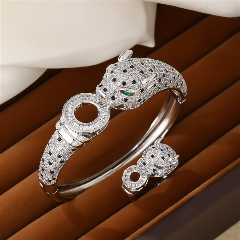 Luxury Brand Designer Jewelry Leopard Jewelry Set Kashi Accessories European And American Style Full Diamond Gold-Plated Bracelet Ring Light Luxury Hi