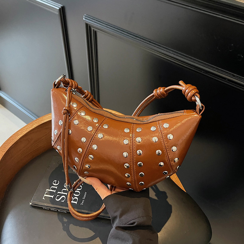 2025 Autumn New Fashion Punk Style Elegant Rivet Bucket Bag European Style American Women's Underarm Bag Designer Shoulder Bag