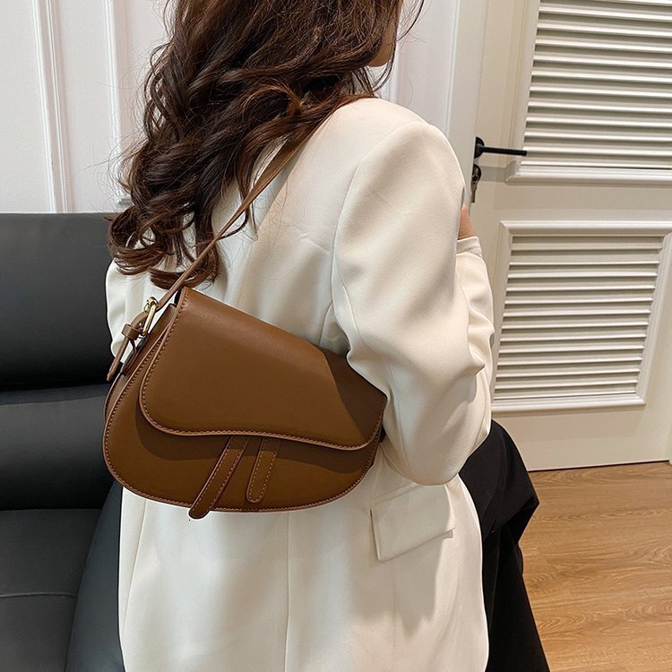 2025 autumn new niche bag simple design women's bag popular fashion crossbody bag elegant armpit saddle bag designer shoulder bag