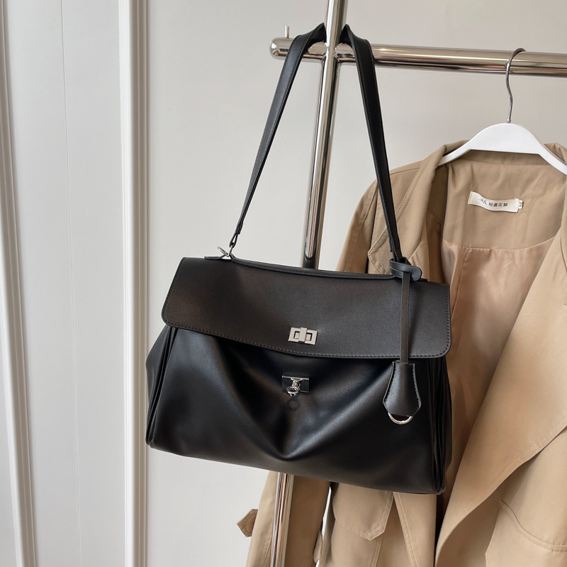 Free delivery designer bags Large capacity tote bag women retro armpit bag commuting handbag shoulder bag Practical