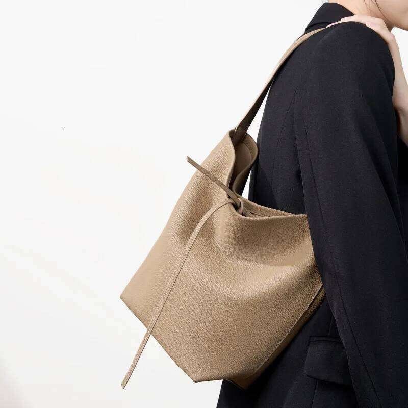 Simple Brand Design No Beige Bucket Tote Appropriately Sized Cowhide Leather Women Armpit Shoulder Bag Soft Handbag 250830