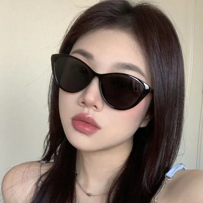 New Arrival Stylish and Versatile Korean Inspired Ultra Light Cat Eye Sunglasses for Trendy and Slim Looking Ladies