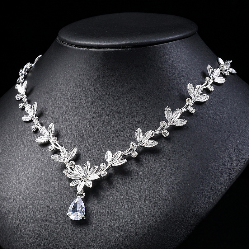 Luxury Brand Designer Jewelry New Style Inlaid Imitation Zircon Korean Style Fresh Necklace Set Collarbone Chain Women's Bridal Evening Dress Acc