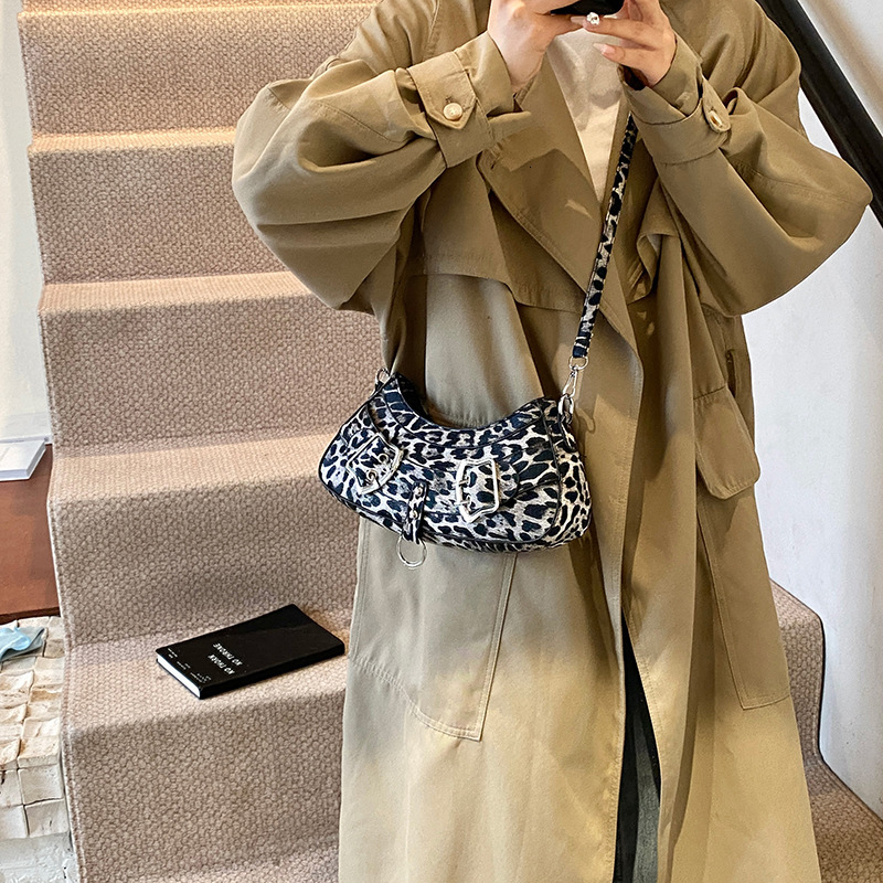 2025 autumn new European and American style spicy girl niche design leopard print women's underarm bag light luxury crossbody bag designer atmosp