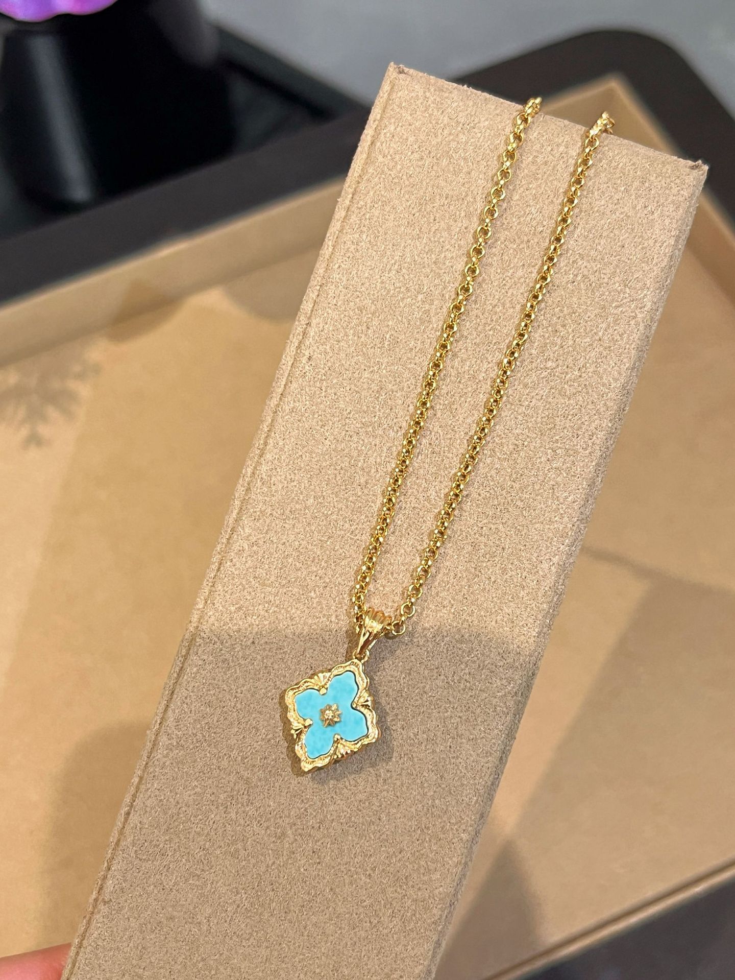 Brushed Fabric Small Tianhe Color Mini Window Flower Four-Leaf Clover Necklace Palace Style Jewelry