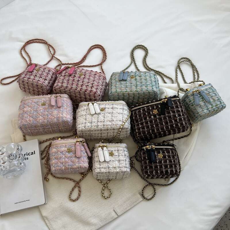 Designer Bag Luxury Bag 2025 New Woolen Stylish Shoulder Bag Small Chain Box Women's Crossbody Fashion Single Shoulder Velvet Trend