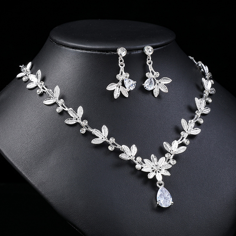 Luxury Brand Designer Jewelry New Style Inlaid Imitation Zircon Korean Style Fresh Necklace Set Collarbone Chain Women's Bridal Evening Dress Acc