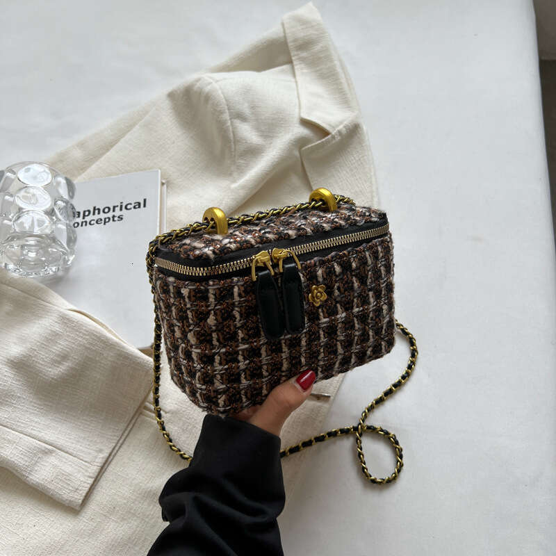 Designer Bag Luxury Bag 2025 New Woolen Stylish Shoulder Bag Small Chain Box Women's Crossbody Fashion Single Shoulder Velvet Trend