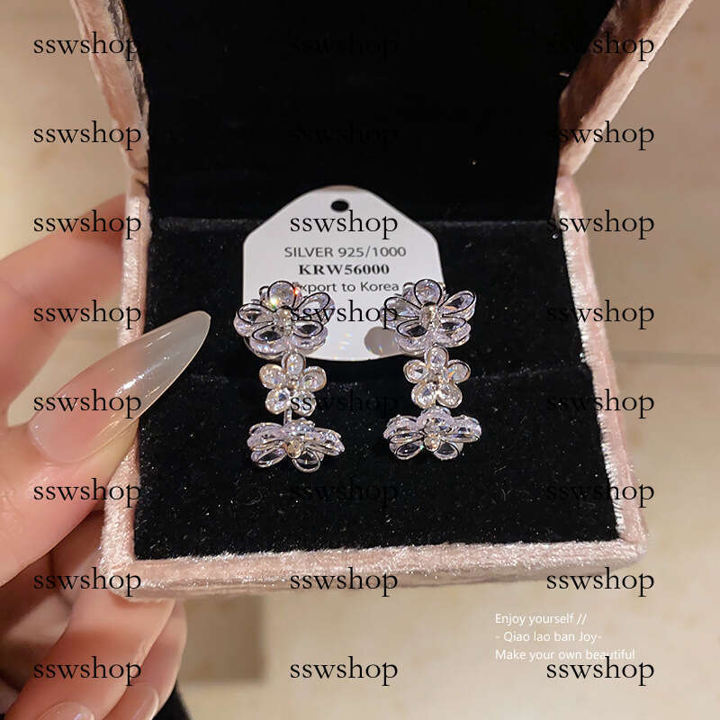 Sier Needle Light Zircon Flower C-shaped Niche Exquisite High-end Commuting Internet Celebrity New Earrings for Women