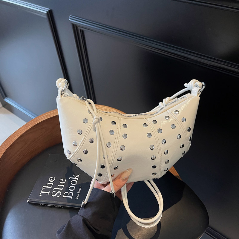 2025 Autumn New Fashion Punk Style Elegant Rivet Bucket Bag European Style American Women's Underarm Bag Designer Shoulder Bag