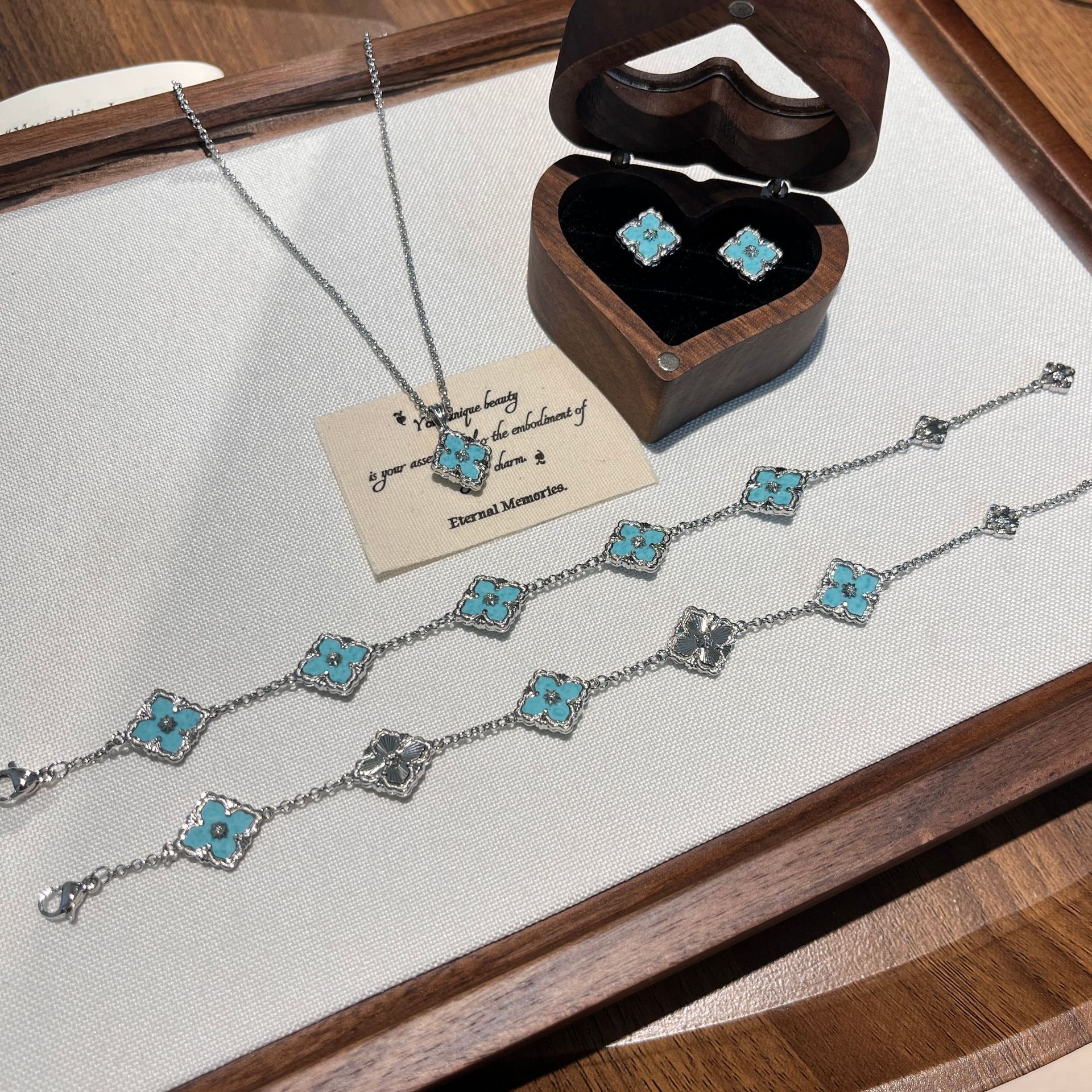 Brushed Fabric Small Tianhe Color Mini Window Flower Four-Leaf Clover Necklace Palace Style Jewelry