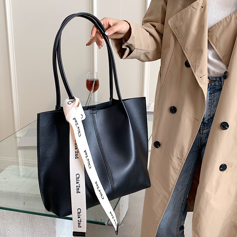 Free delivery designer bags Large capacity tote bag women retro armpit bag commuting handbag shoulder bag Well-crafted