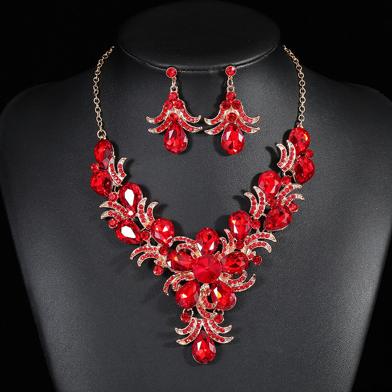 Luxury Brand Designer Jewelry 2022 European And American Alloy Collarbone Chain Necklace Earring Set For Women Palace Style European And American Retr