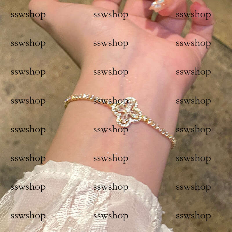 Real Gold Plated Zircon Flower Geometric Unique Design Sense Clasp Bracelet Fashion Trendy Jewelry for Women