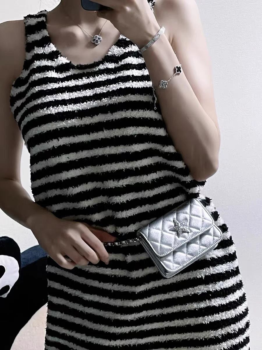 2025 autumn new bag, new light luxury style, compact and exquisite star shaped square bag, mini chain atmosphere crossbody bag, designer shoulder bag