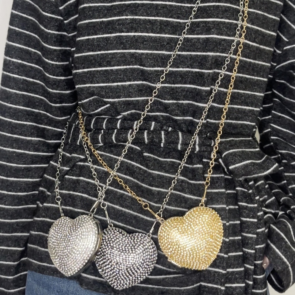 2025 autumn new fashion light luxury crossbody bag atmospheric European and American retro trend lipstick bag heart-shaped crossbody bag designer shou